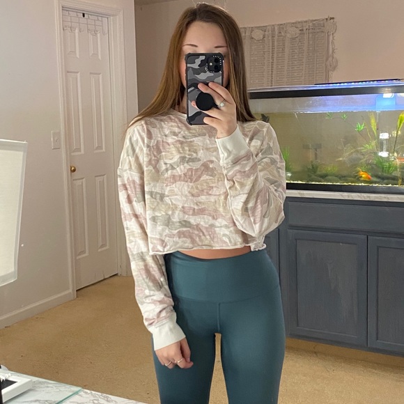 Soft camo crop top - Picture 1 of 4